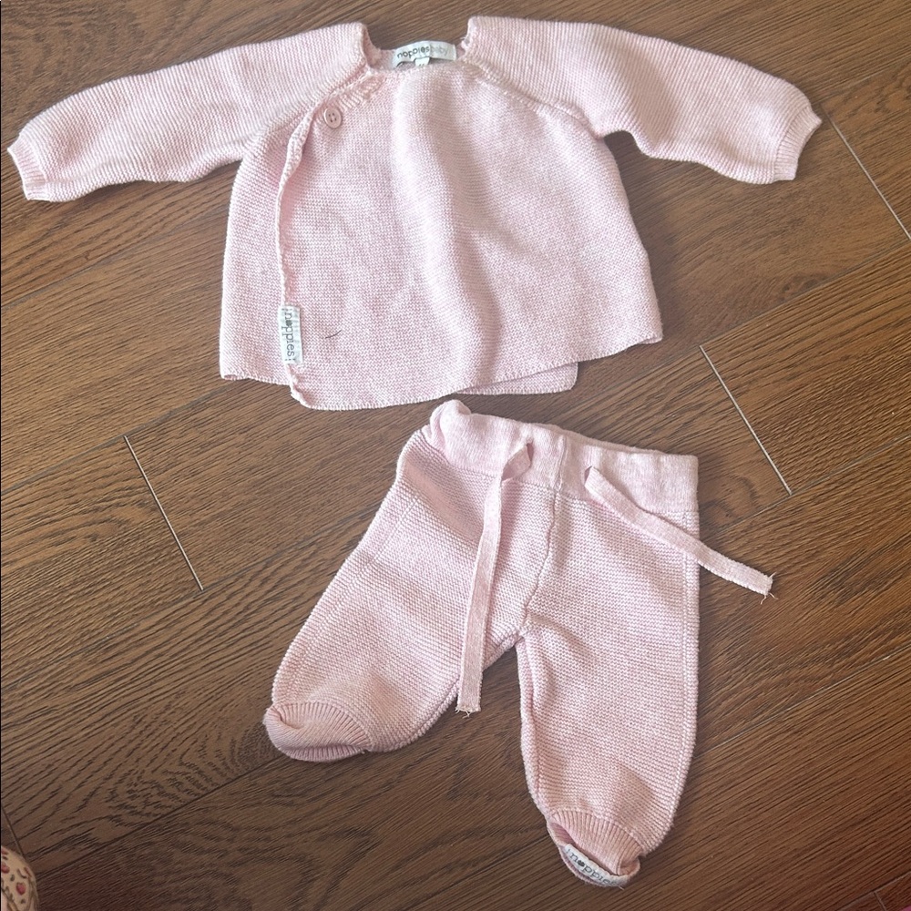 Newborn  knitted 2 piece outfit